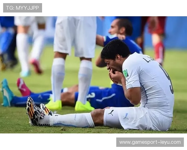 苏亚雷斯vs托雷斯：巅峰数据与荣誉对比，谁才是更出色的前锋？